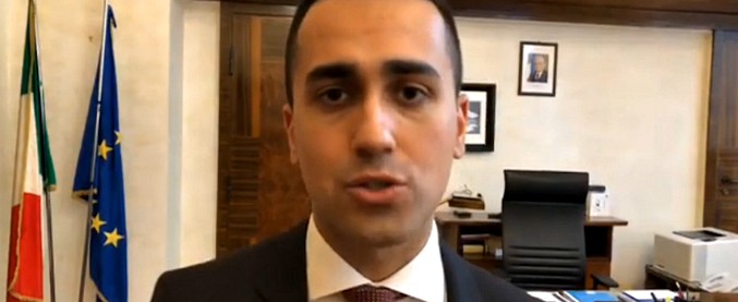 Copertina di Governo, Di Maio in diretta dalle stanze del ministero: “Squadra senza indagati e condannati, un unicum dal 1994”
