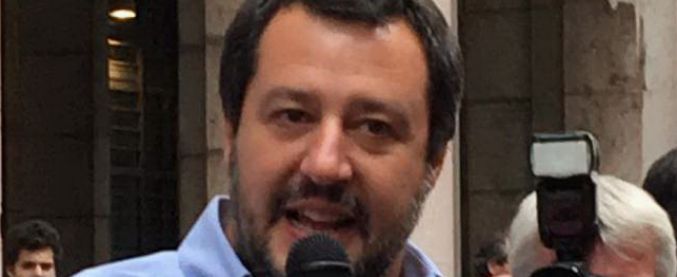 Migranti, Salvini: “Per clandestini finita pacchia. Ong, no vice scafisti nei porti”