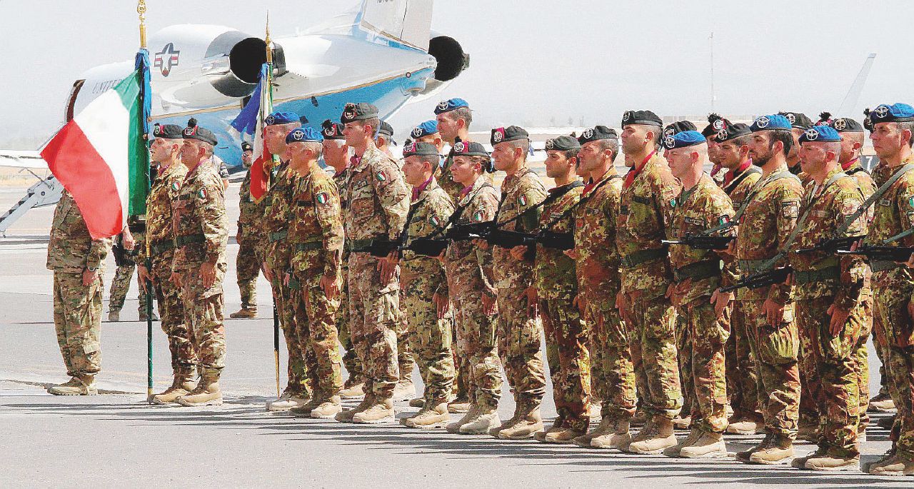 Afghanistan, il paradosso dei nostri 900 “ostaggi” Afghanistan, il paradosso dei nostri 900 “ostaggi”