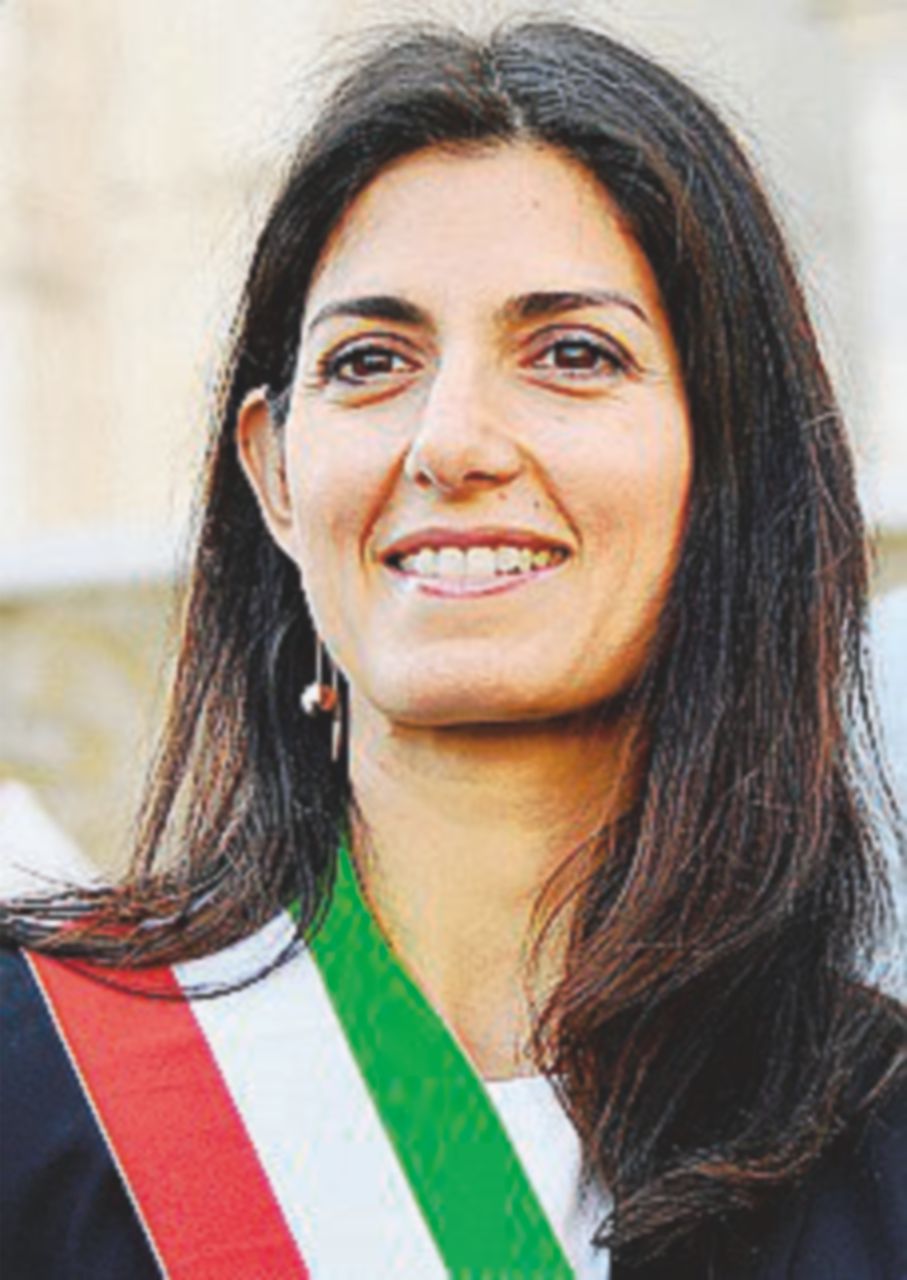 La Raggi ci crede: “Se ho bisogno di soldi parlerò col governo” La Raggi ci crede: “Se ho bisogno di soldi parlerò col governo”