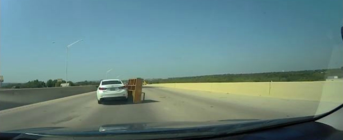 Copertina di Paura in autostrada: dietro la coda l’ostacolo impensabile. Così si avvera l’incubo di ogni automobilista