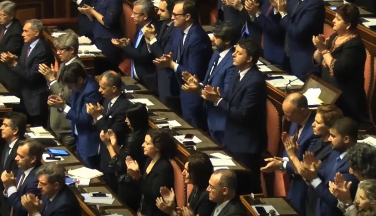 Copertina di Governo, Conte cita Sacko Soumayla: “Inquietante assassinio, ai familiari il nostro pensiero”. E scatta l’applauso unanime