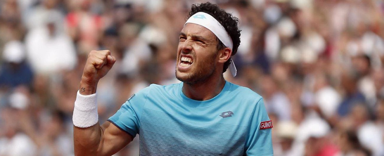 Roland Garros, Cecchinato batte Djokovic. L’azzurro in semifinale nello Slam: non succedeva da 40 anni