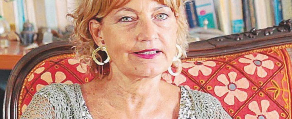 Sinistra grillina - Francesca Menna, ormai ex consigliera a Napoli Napoli: si dimette Menna, consigliera vicina a Fico