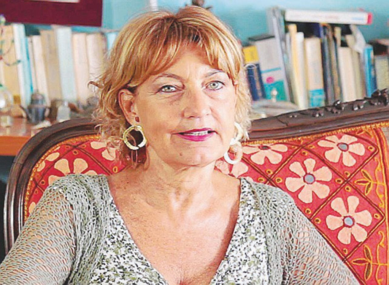 Sinistra grillina - Francesca Menna, ormai ex consigliera a Napoli Napoli: si dimette Menna, consigliera vicina a Fico