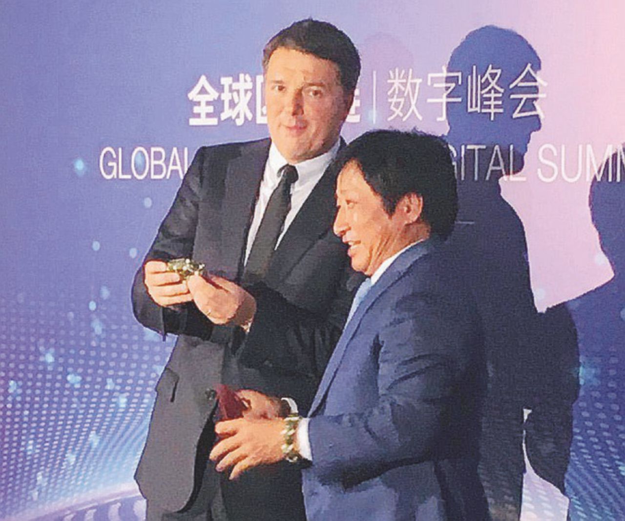 Pechinese - Matteo Renzi è rimasto due giorni nella capitale cinese per una conferenza - Ansa Renzi conferenziere, Saviano attacca: “Latitante in Aula, come l’altro Matteo”