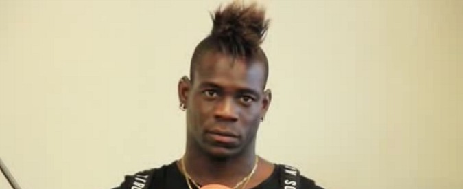 Copertina di Immigrazione, Balotelli: “Brutto diventare italiani a 18 anni se sei nato e cresciuto qui”
