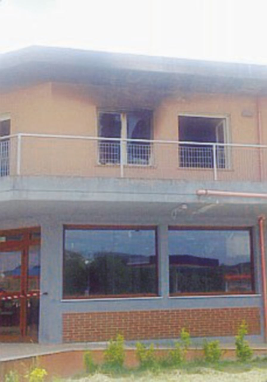 Isernia, a fuoco centro di accoglienza temporaneo Isernia, a fuoco centro di accoglienza temporaneo