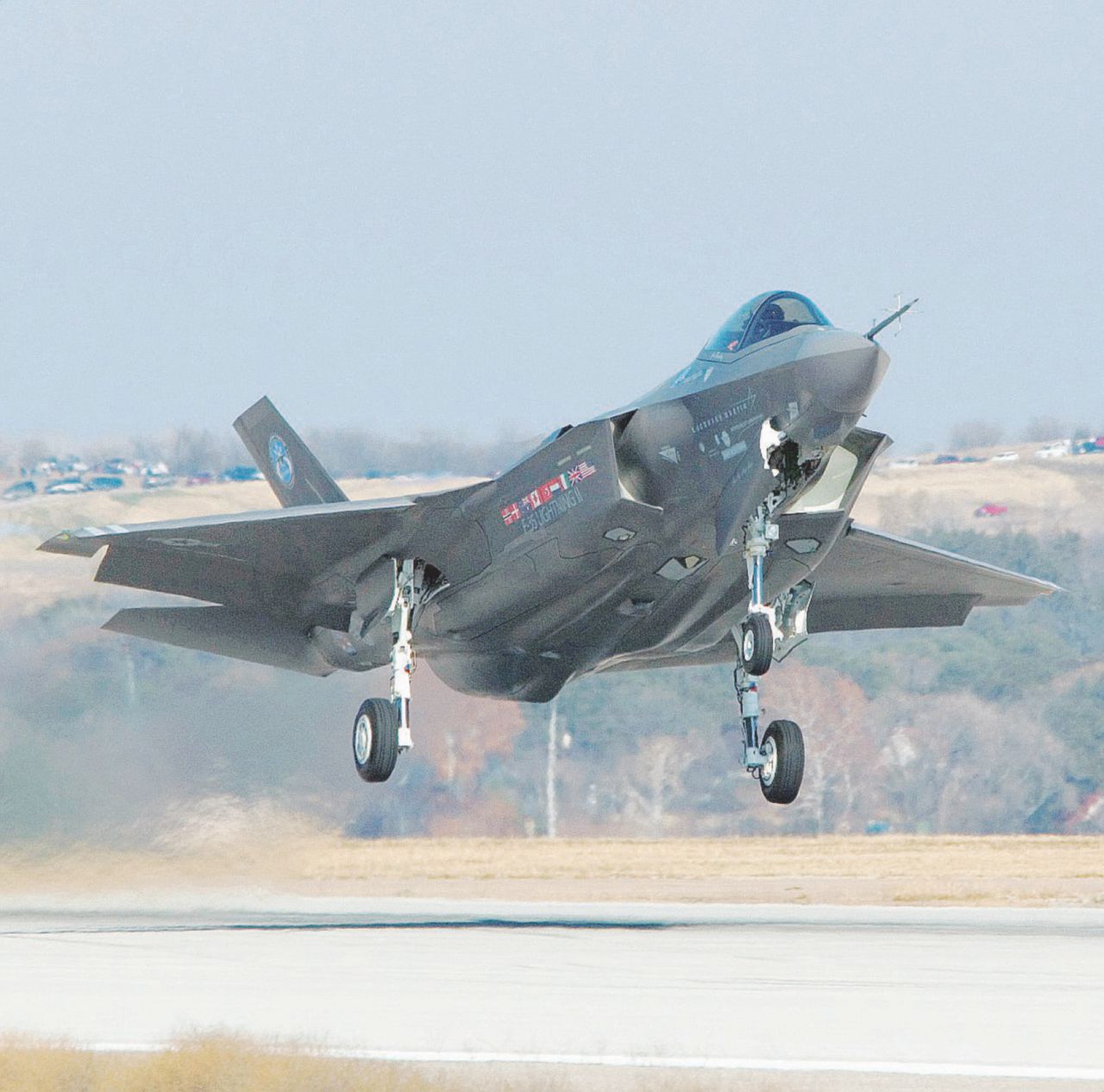 Copertina di Per gli F-35 sono 1,3 miliardi. Che faccio ministro, lascio?