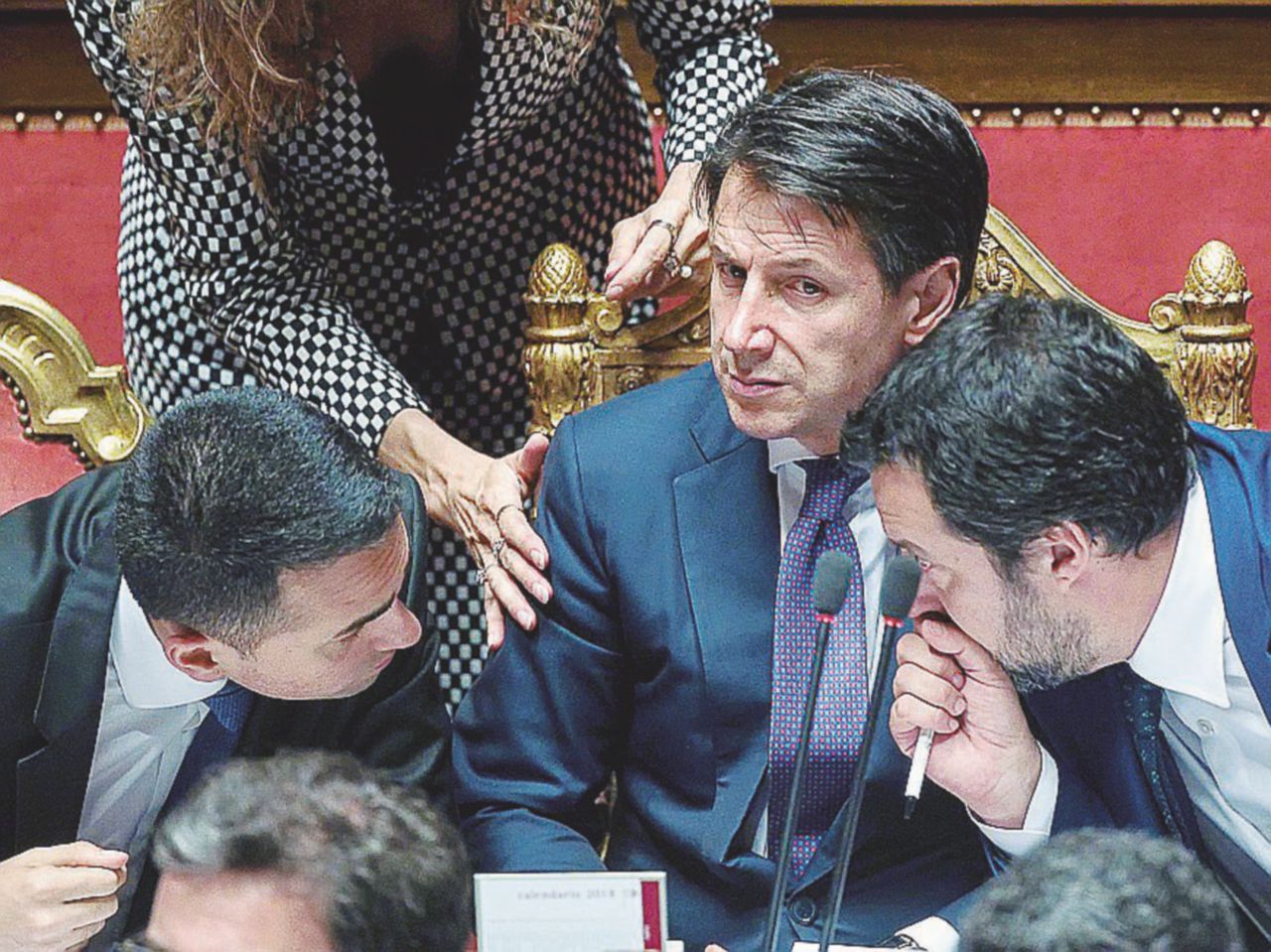 Destra e sinistra - Luigi Di Maio, Giuseppe Conte e Matteo Salvini - Ansa Caramelle per tutti. I cento minuti del signor Contratto