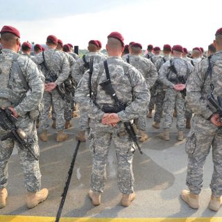 Copertina di Strage di Fort Hood, 60 militari si oppongono alla fucilazione di Hasan in diretta streaming: “Hanno chiesto di non partecipare”