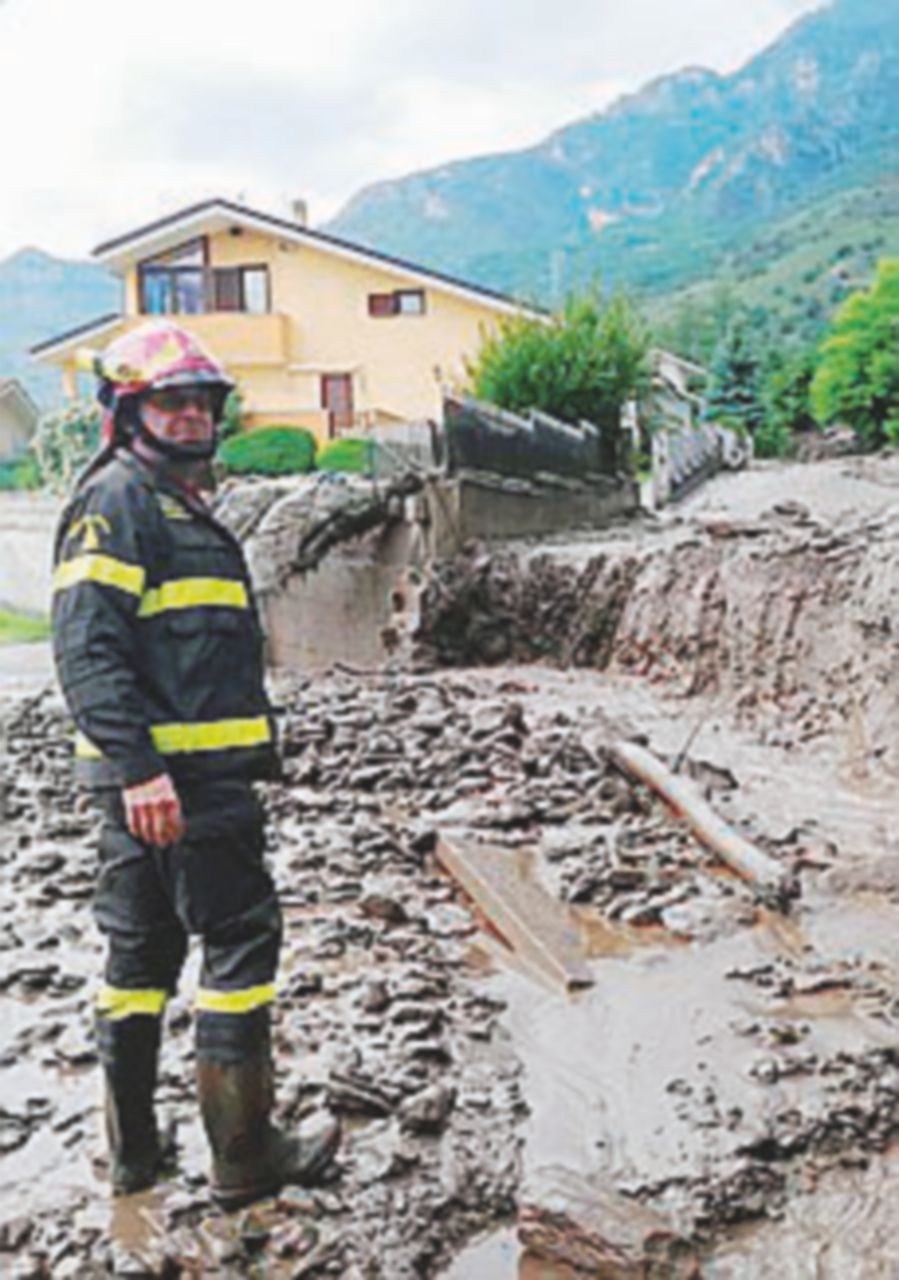 Bussoleno, frana la montagna: 200 evacuati dal paese Bussoleno, frana la montagna: 200 evacuati dal paese