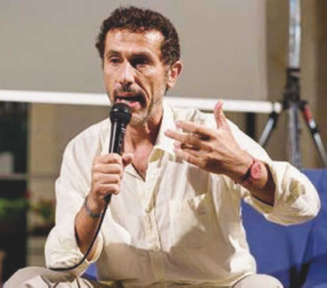 Antonio Mazzeo Professore si oppone alla parata di militari e poliziotti a scuola, l’istituto lo “processa”