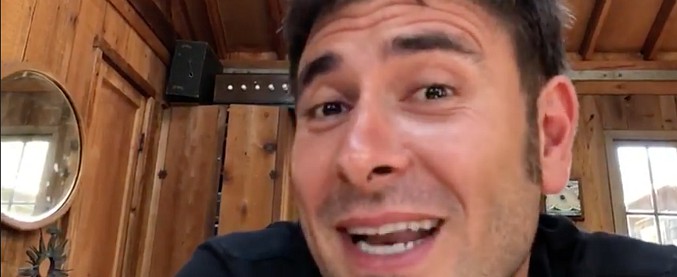 Copertina di Costi della politica, Di Battista: “Non è semplice essere un populista”. E filma la restituzione dell’indennità di fine mandato