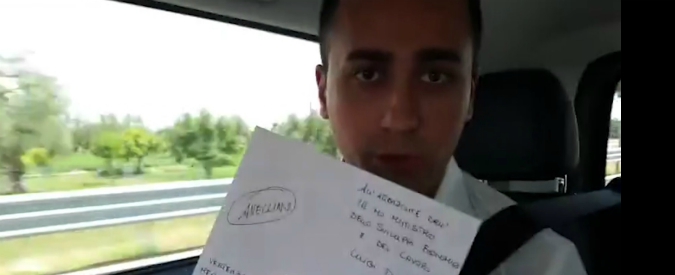 Copertina di Di Maio: “Vietare delocalizzazione a imprese che hanno preso soldi pubblici. Con sindaci M5s governo dalla vostra parte”