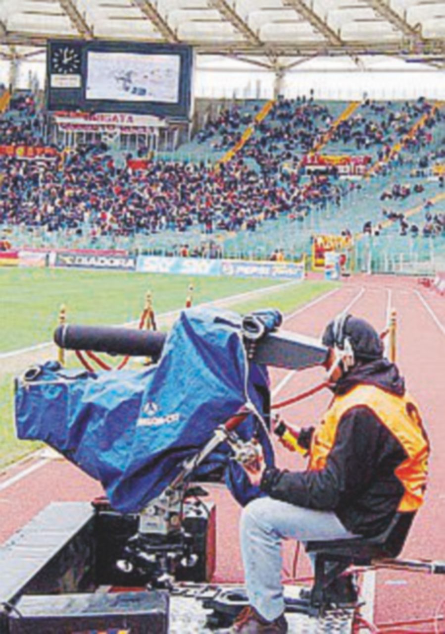 Copertina di Salta “90° minuto”, e pacchetti separati per il calcio in tv