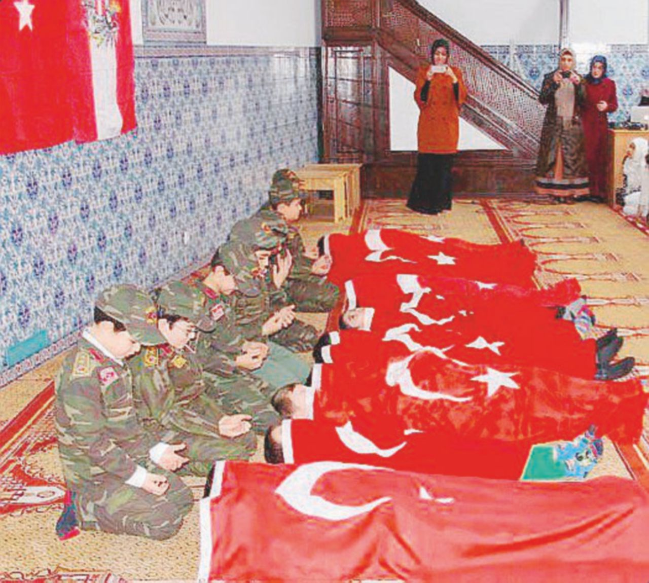 Militanza - Bambini vestiti da soldati in una moschea austriaca - Ansa L’Austria sorpassa a destra i leghisti: chiuse 7 moschee