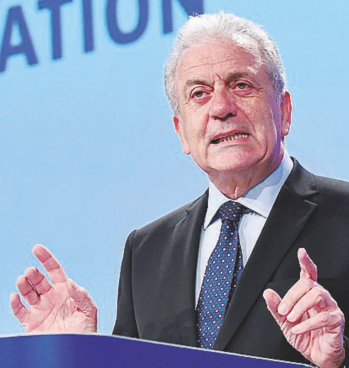 Il commissario europeo alla Migrazione Dimitris Avramopoulos Tra Turchia e Grecia riscoppia il ping-pong sugli immigrati