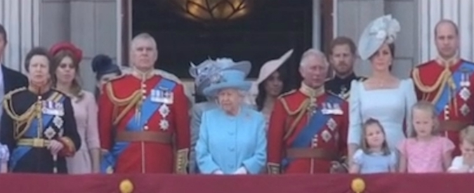 Copertina di Royal Family, a rubare la scena a Meghan ci pensa Savannah (7 anni). Ecco come zittisce suo cugino, il principe George