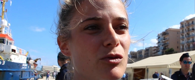 Copertina di Reggio Calabria, il primo sbarco di migranti dell’era Salvini. Responsabile Sea Watch: “Accuse alle Ong infondate”