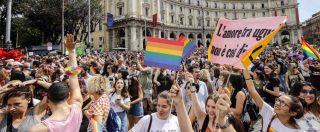 Gay Pride, migliaia in piazza a Roma per la “resistenza arcobaleno”. Manifestazione anche a Trento – FOTO
