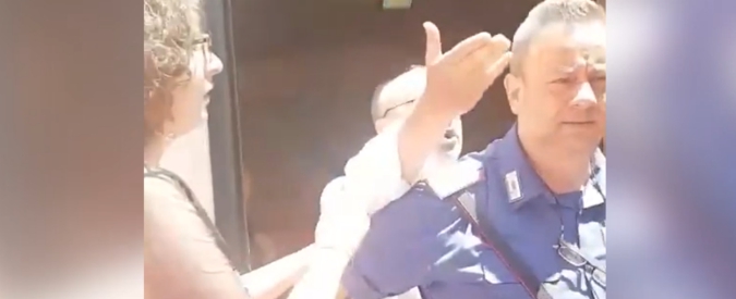 Copertina di Comunali, tensione ad Altamura: “Presidente di seggio esce con una scheda in mano”. La videodenuncia