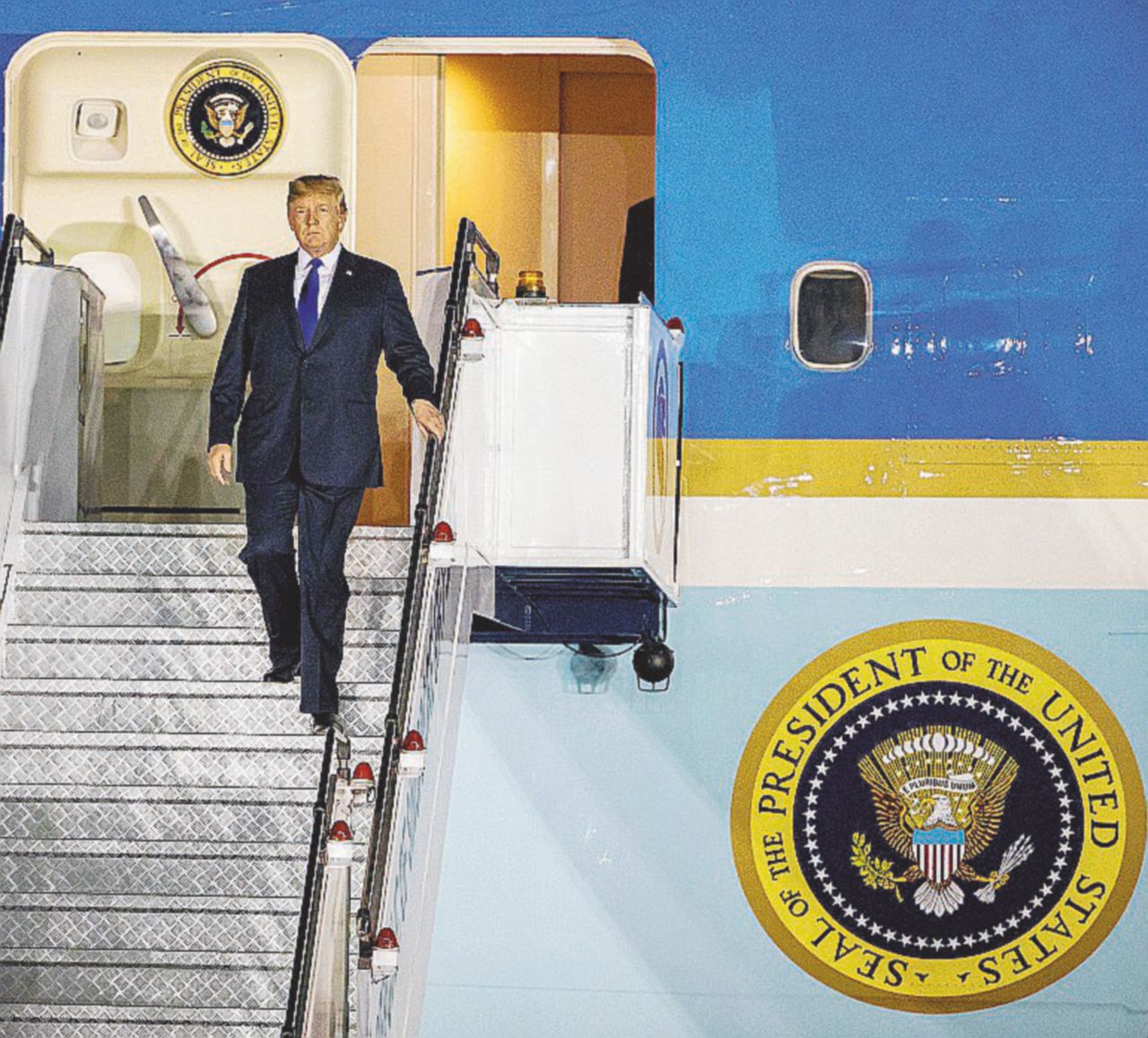 A tu per tu - Kim Jon-un è in città da sabato mattina, raggiunto ieri sera da Donald Trump - Ansa A The Donald interessa solo l’incontro con Kim