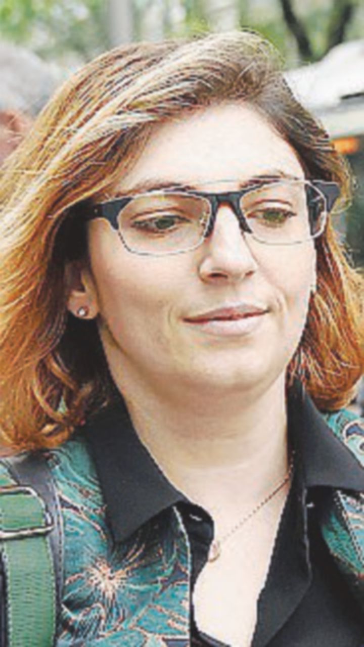 Copertina di Governo, Di Maio non cede le delega alle Telecomunicazioni alla Lega