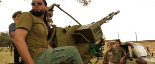 Libia, ora i gommoni salpano a est di Tripoli: per fermare le partenze all’Italia serve un nuovo accordo con tre milizie