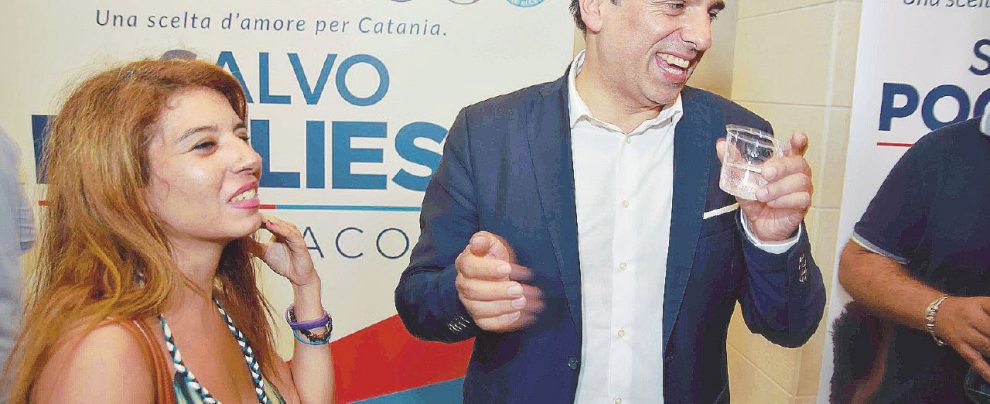 Enzo Bianco addio - Salvo Pogliese festeggia dopo la vittoria alle Comunali di ieri: eletto al primo turno col 52,3% - LaPresse Imputati, incandidabili e cavalli di ritorno: il voto in Sicilia