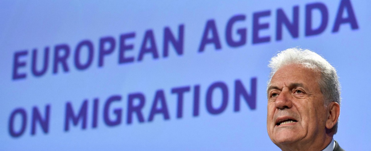 Migranti, commissario Ue: “Su Aquarius non faccio il gioco del biasimo. Problema europeo, serve risposta europea”