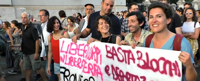 Copertina di Roma, mille persone contro la chiusura dei porti. C’è pure l’attore Marcello Fonte: “Anche noi siamo stati migranti”
