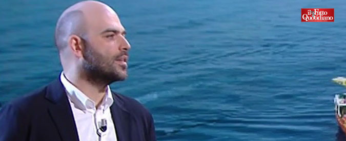Copertina di Aquarius, Saviano: “Governo? Politica su immigrazione non si fa tenendo in ostaggio persone in mezzo al mare”