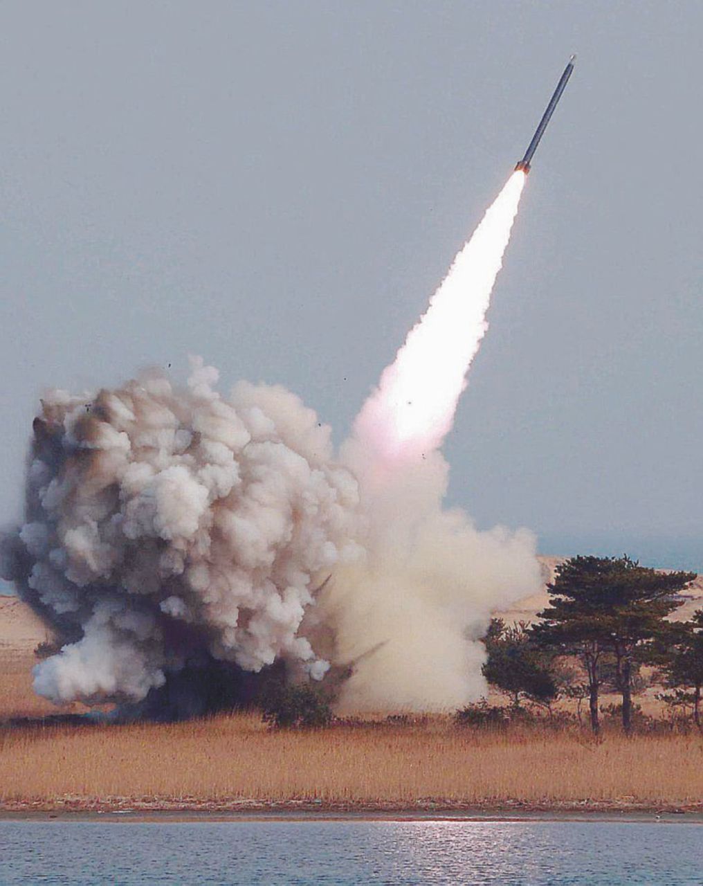 La minaccia - Test missilistici nella Corea del Nord nel 2016 - Ansa Su bombe e missili solo promesse: il patto col diavolo