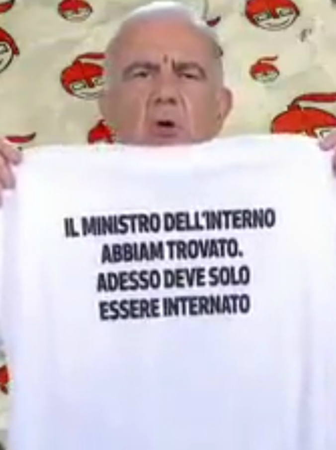 Copertina di Governo, Gene Gnocchi contro Salvini: “Ecco la sua crema solare: non diventi mai nero”
