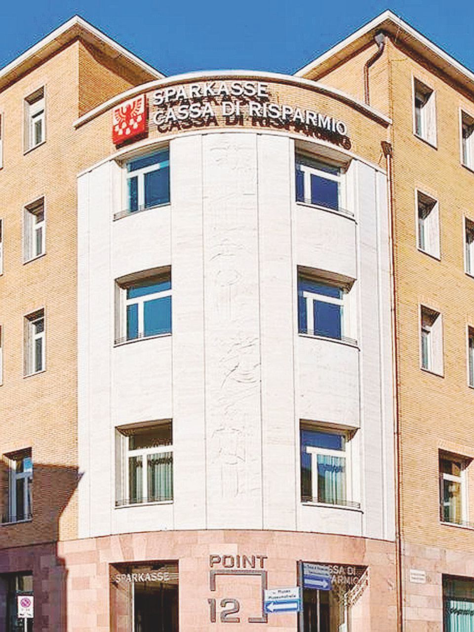 Nella filiale - La sede della Sparkasse a Bolzano Lega, perquisiti dirigenti e filiali della Sparkasse
