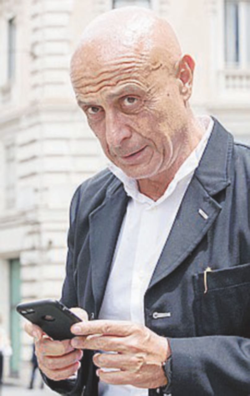 Minniti - Ansa Minniti catechizza il Pd: “Sull’immigrazione possiamo reagire così”