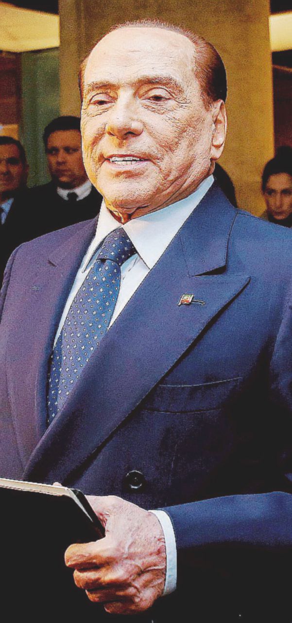 Silvio Berlusconi Berlusconi si libera pure di Panorama: lo prende Angelucci