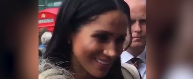 Copertina di Royal Family, la “confessione” di Meghan a una cittadina: “Il matrimonio? Favoloso”. Poi il commento sul marito Harry