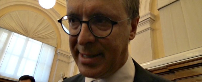 Copertina di Stadio Roma, Cantone: “Preoccupante, c’è chi si fa ungere ruote”. E rilancia: “Regolamentare rapporto tra politica e lobby”