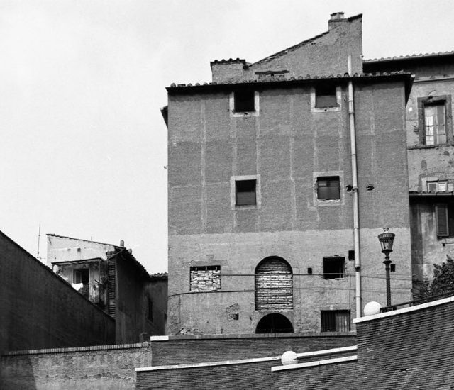 Palazzo Silvestri Rivaldi, la villa abbandonata con vista Fori Imperiali (e Metro C)