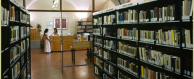 Todi, direttrice biblioteca comunale non sposta libri pro-gender nella sezione adulti: trasferita