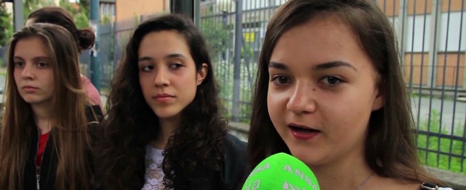 Copertina di Torino, il compagno è musulmano, loro posticipano la cena di classe per il Ramadan: “Una cosa normale per noi”