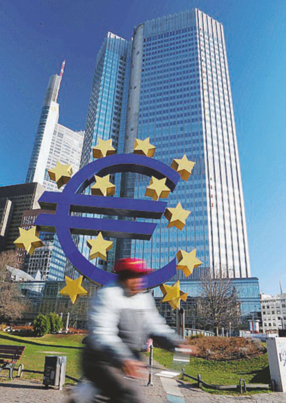 Copertina di Finisce la morfina della Bce e Draghi avvisa il governo