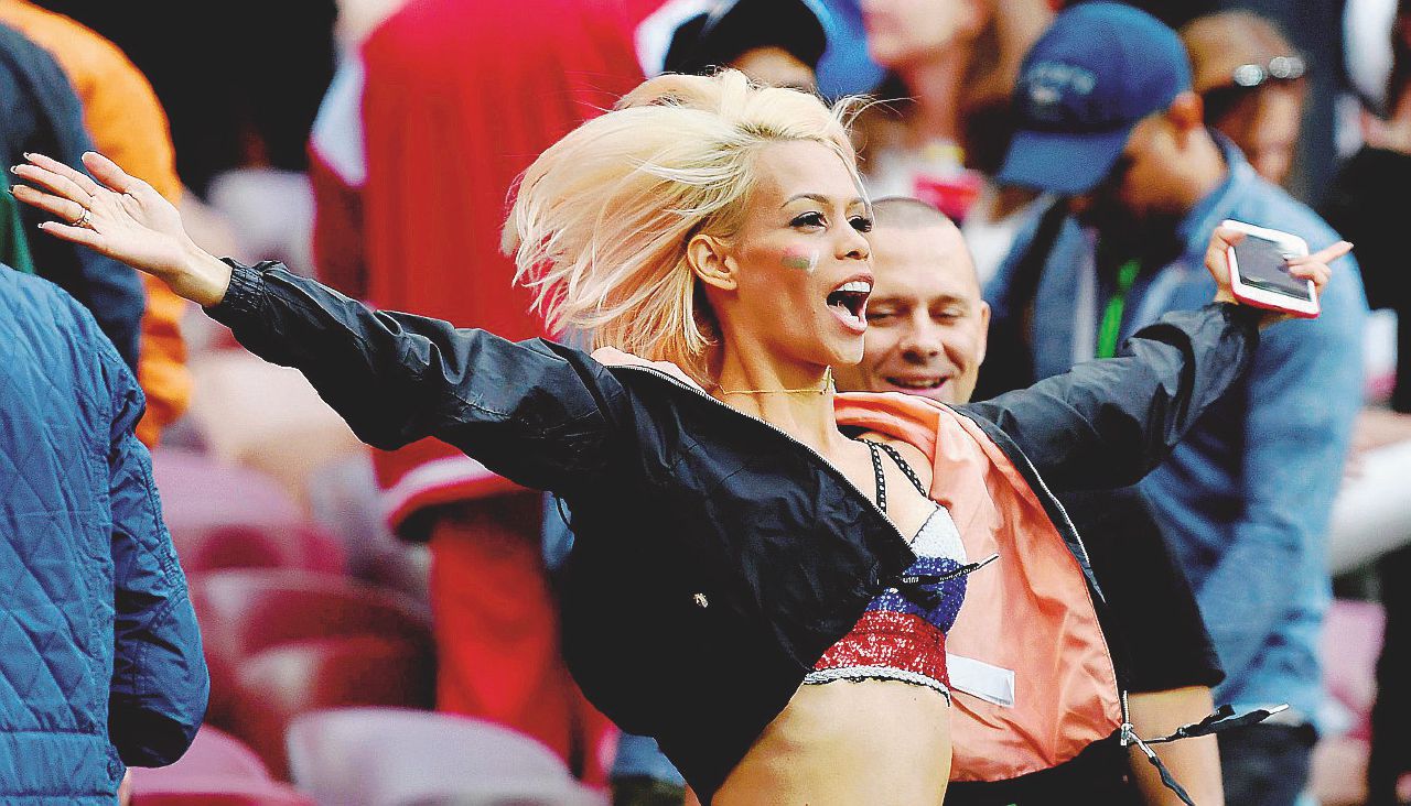 Autogol alla Duma: “Ragazze, niente sesso con stranieri”