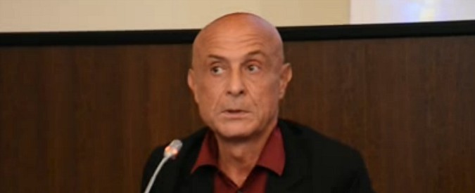Copertina di Migranti, Minniti: “Per governare flussi migratori cooperazione tra Stati e Ong. Gesti simbolici non portano risultati”