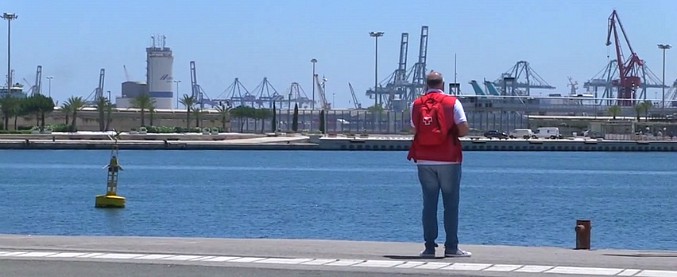 Copertina di Aquarius, al porto di Valencia la Croce Rossa è pronta all’accoglienza dei migranti. Team di psicologi e medici