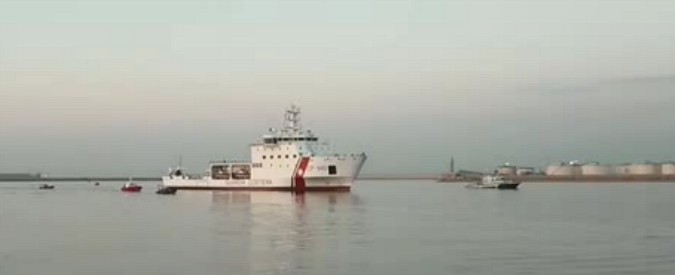 Copertina di La nave Dattilo arriva a Valencia con i migranti dell’Acquarius: sbarcate 274 persone dopo 9 giorni in mare