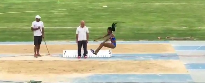 Copertina di Larissa Iapichino salta lunghissimo: 6.38 ai campionati italiani. E mamma Fiona May reagisce così