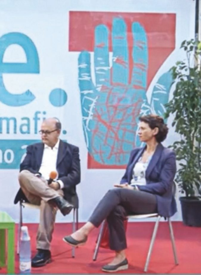 Lamezia Terme coi libri contro tutte le mafie Lamezia Terme coi libri contro tutte le mafie